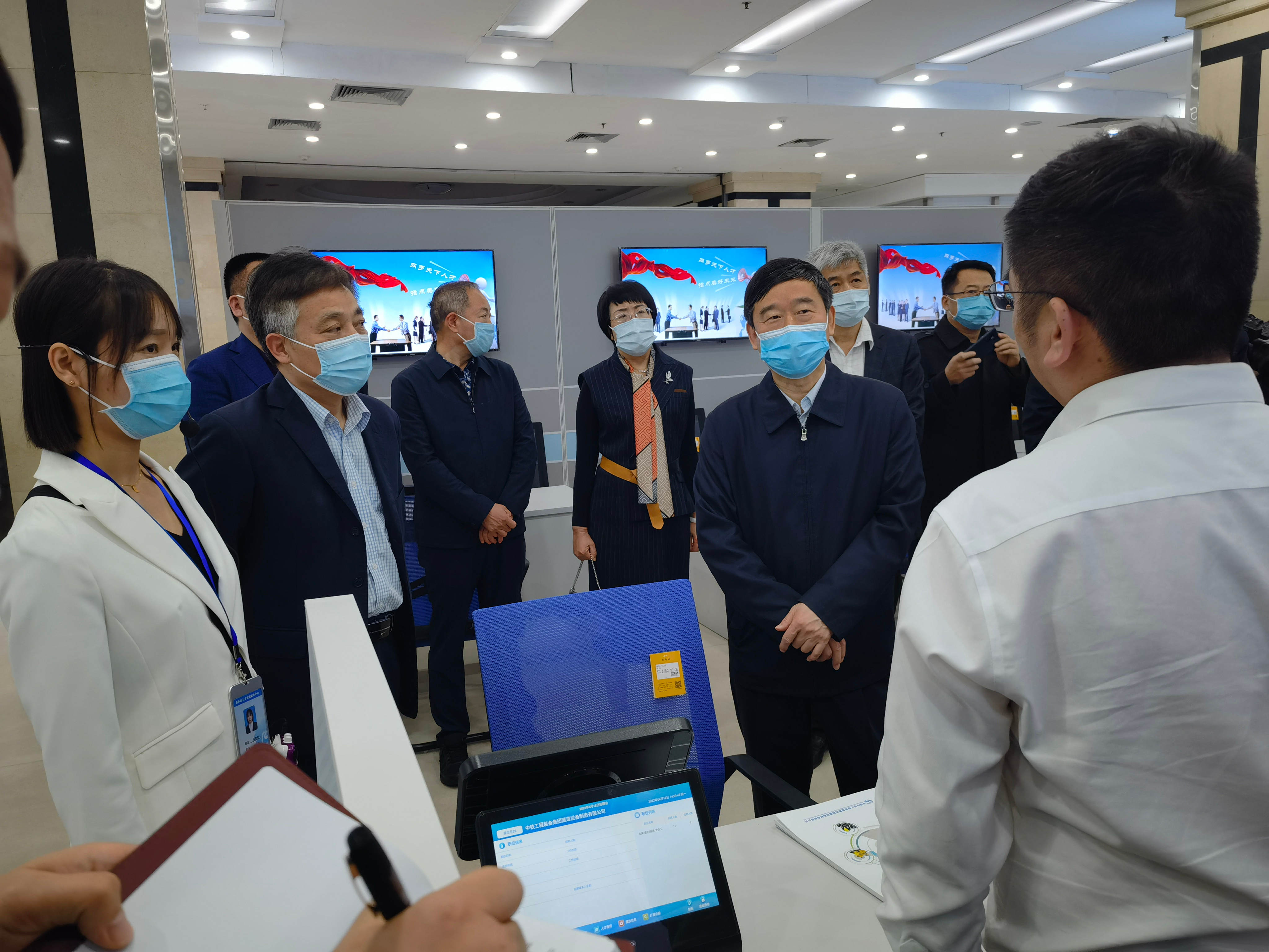 省人大常委会参观调研新乡智能化设备项目市场