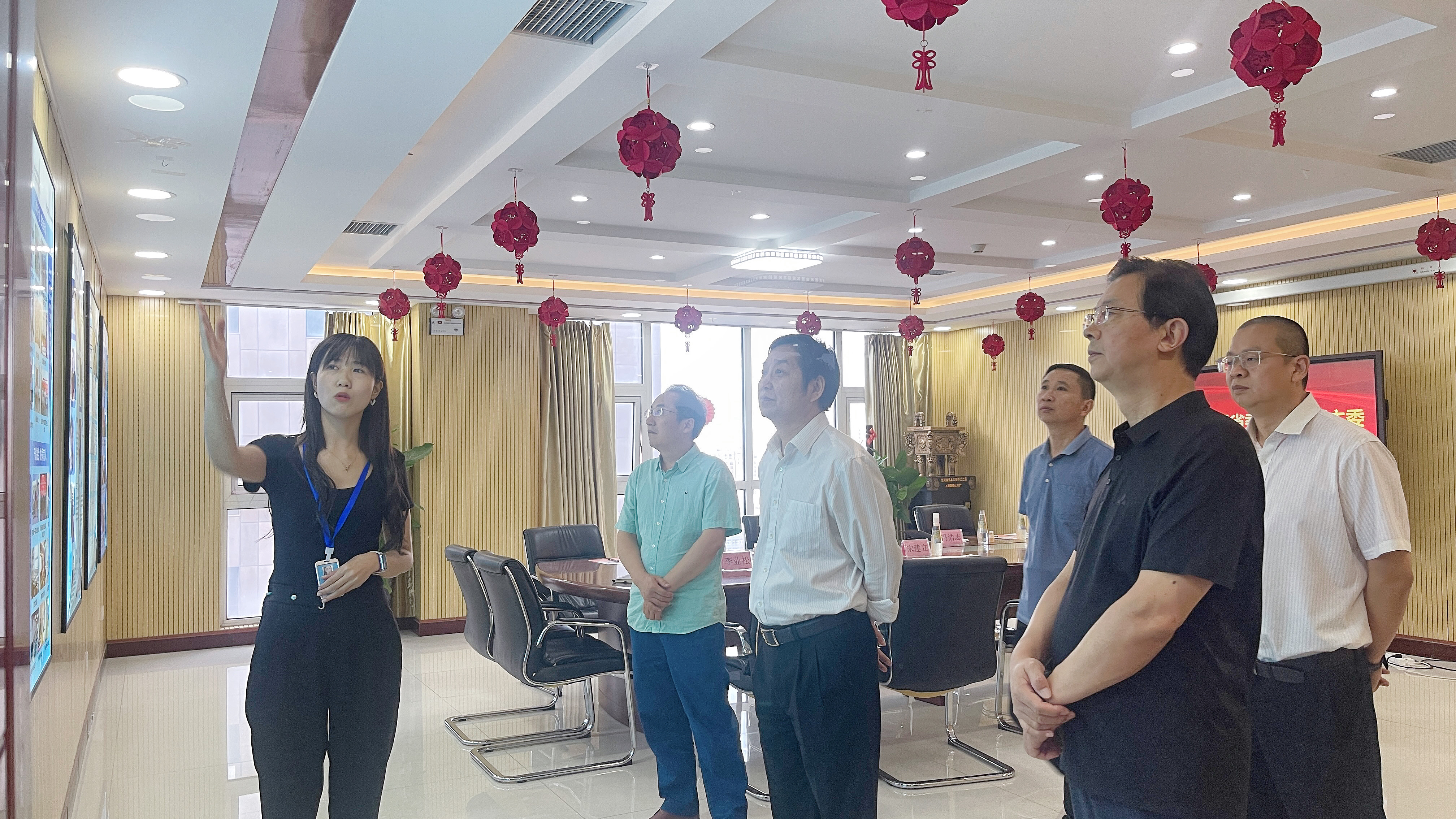 民盟重庆市委专职副主委柳锋波一行莅临罗飞能源考察调研