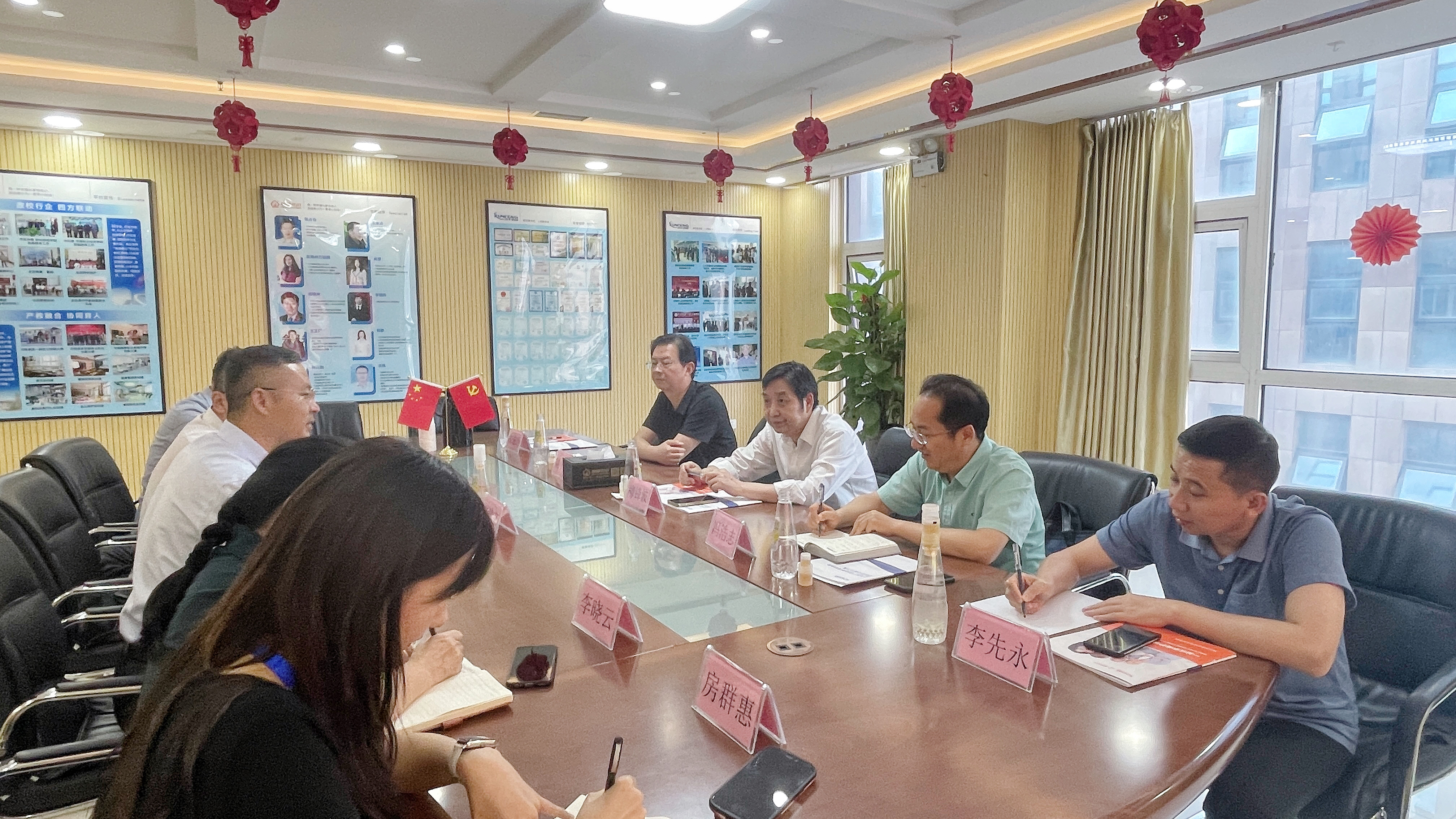 民盟重庆市委专职副主委柳锋波一行莅临罗飞能源考察调研