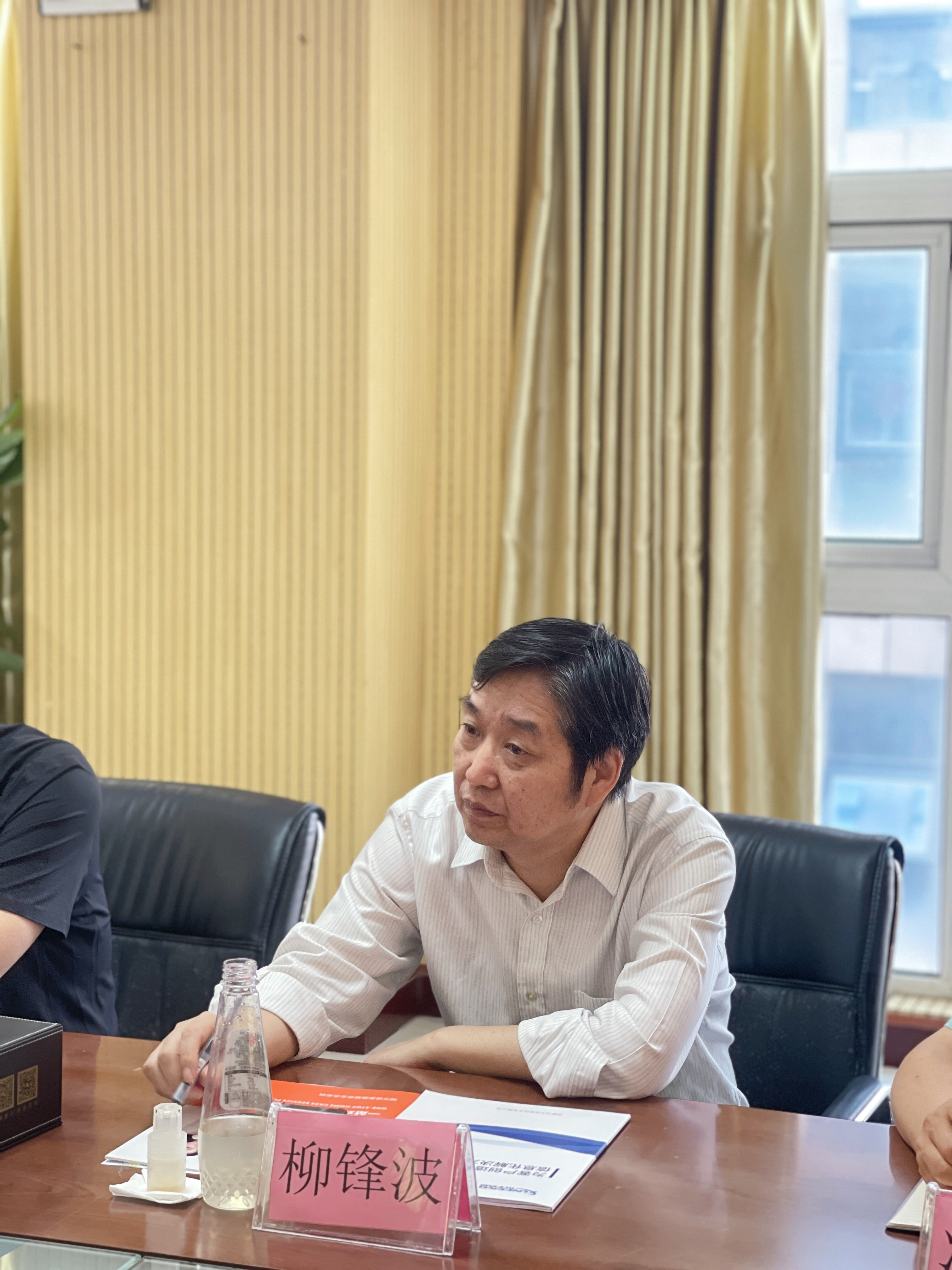 民盟重庆市委专职副主委柳锋波一行莅临罗飞能源考察调研